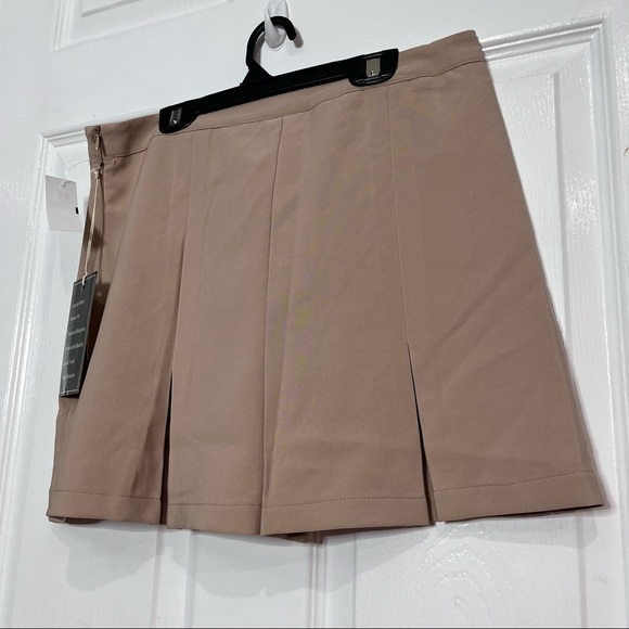 HAVE NWT Women's Beige Side Zip Lightweight Pleated Mini Skort Size L - Picture 1 of 5